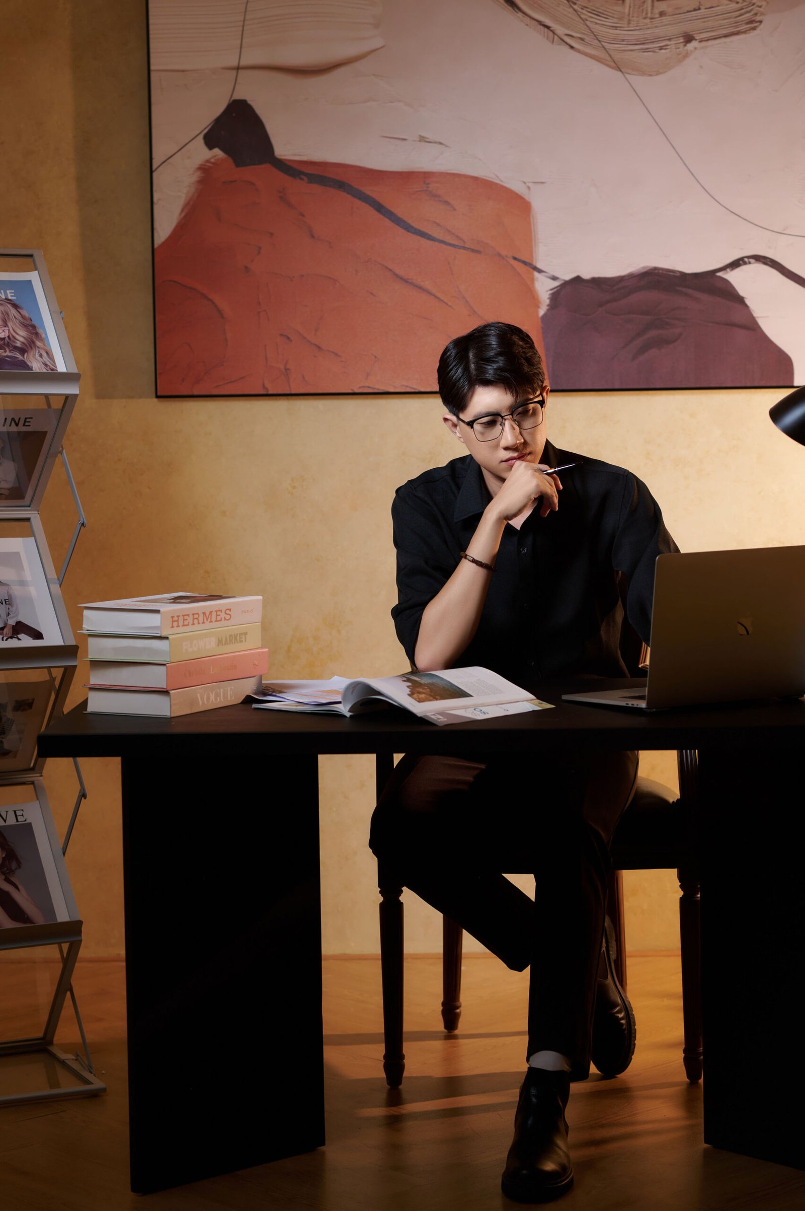 Profile Biểu Tượng — 02 — ảnh 4 — Cinematic, quyền lực, đẳng cấp — Gạo Nâu Profile