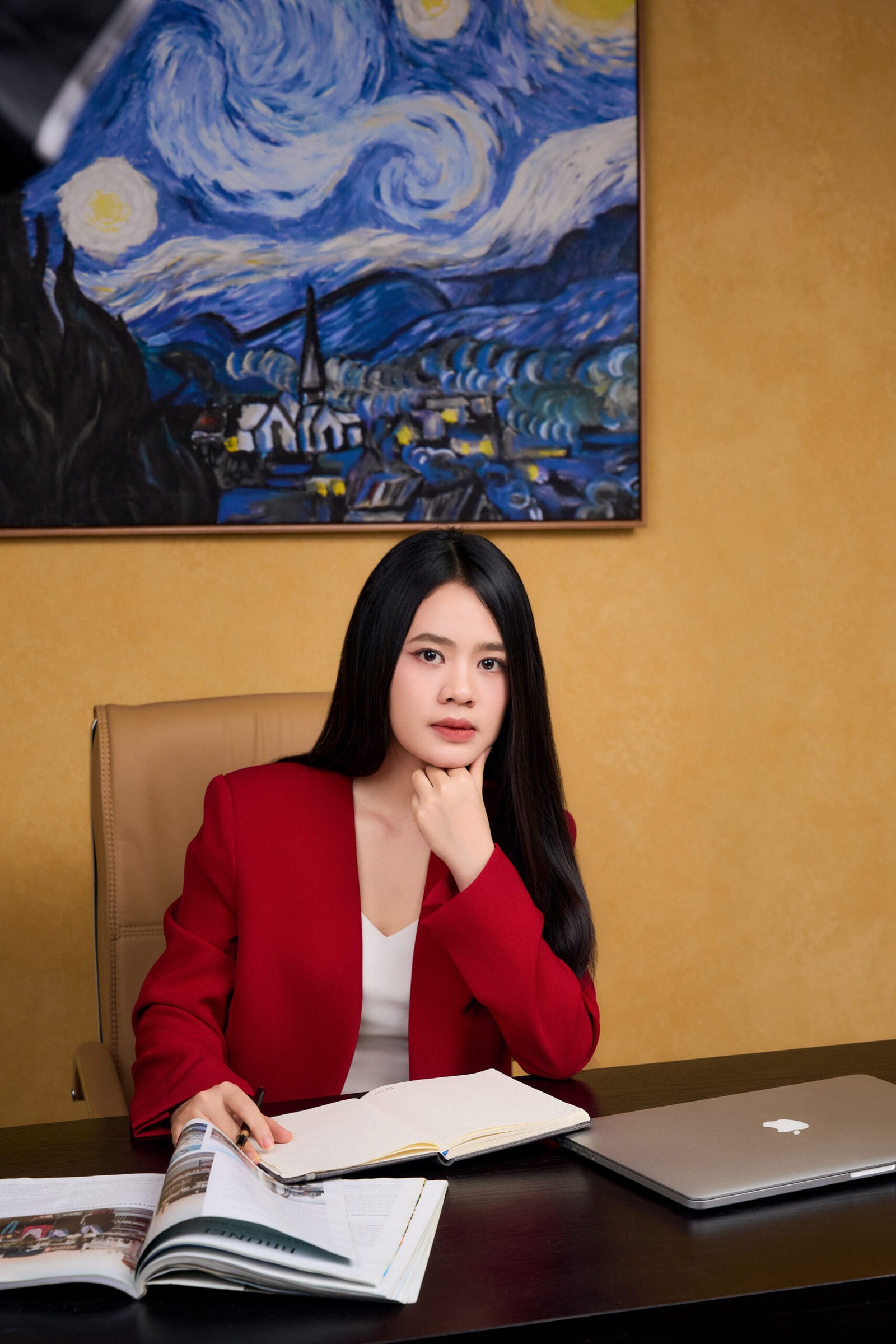 Profile Biểu Tượng — 04 — Chuyên biệt, cinematic, tinh tế — Gạo Nâu Profile