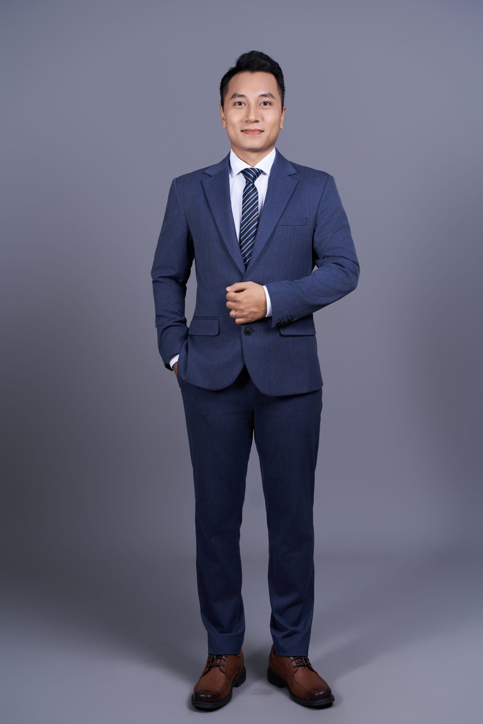 Profile Cao Cấp — 03 — Đương đại, tự tin, visionary — Gạo Nâu Profile