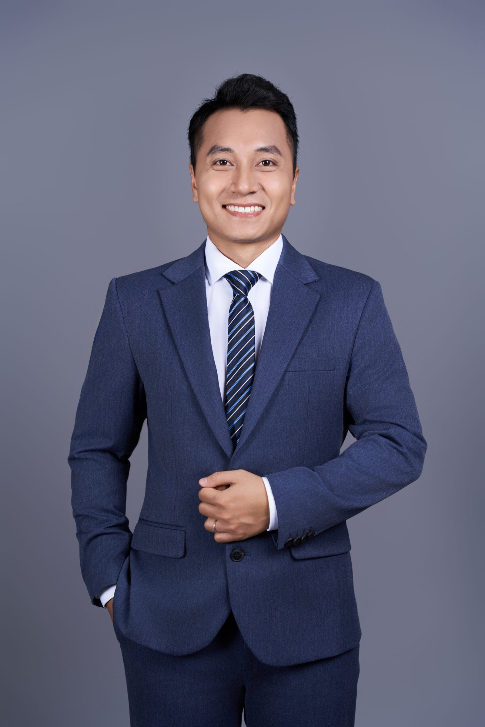 Profile Cao Cấp — 03 — ảnh 4 — Đương đại, tự tin, visionary — Gạo Nâu Profile