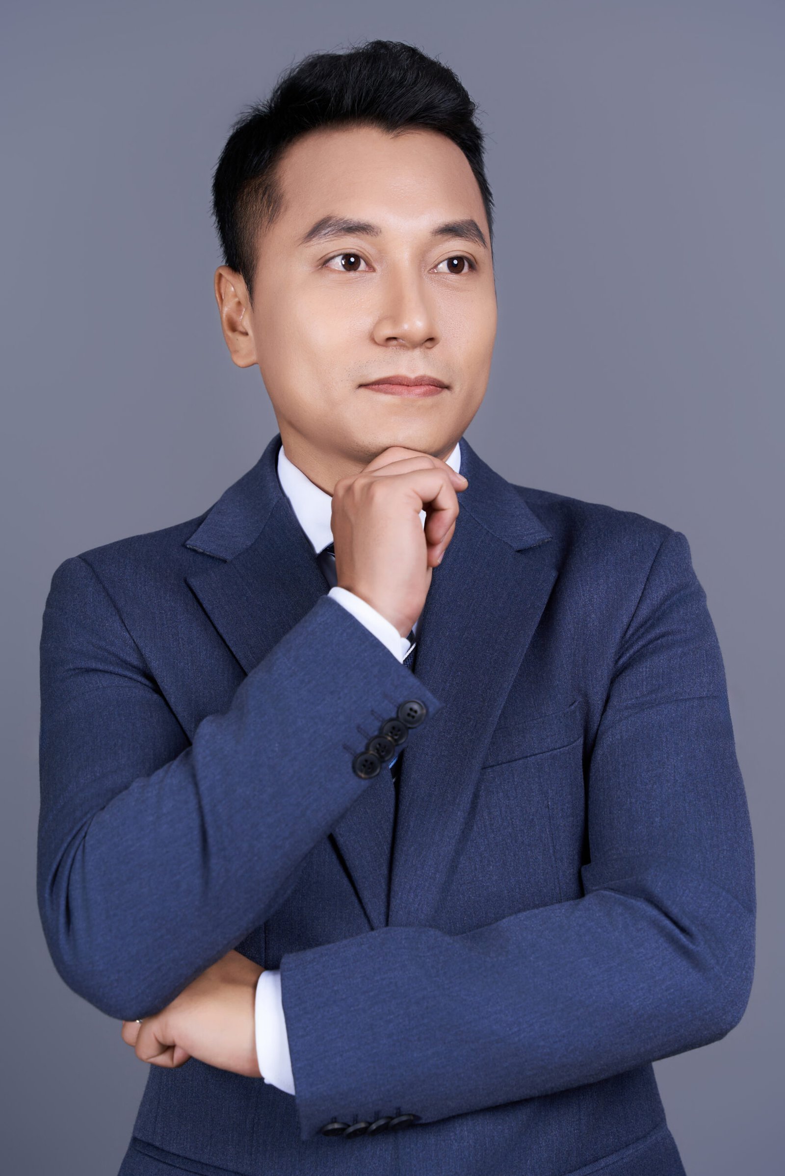 Profile Cao Cấp — 03 — ảnh 7 — Đương đại, tự tin, visionary — Gạo Nâu Profile