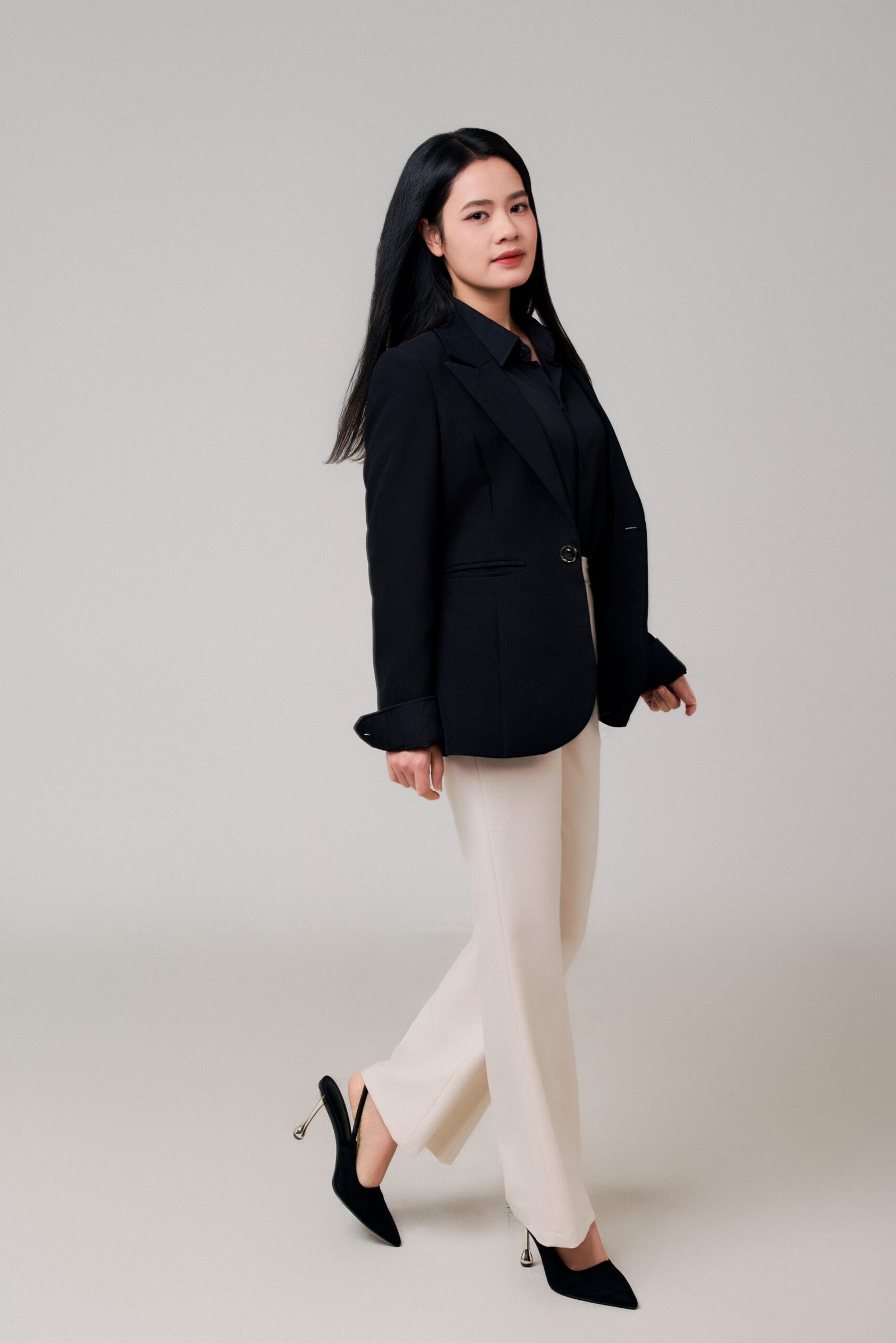 Profile Cao Cấp — 04 — Sang trọng, lãnh đạo, mạnh mẽ — Gạo Nâu Profile