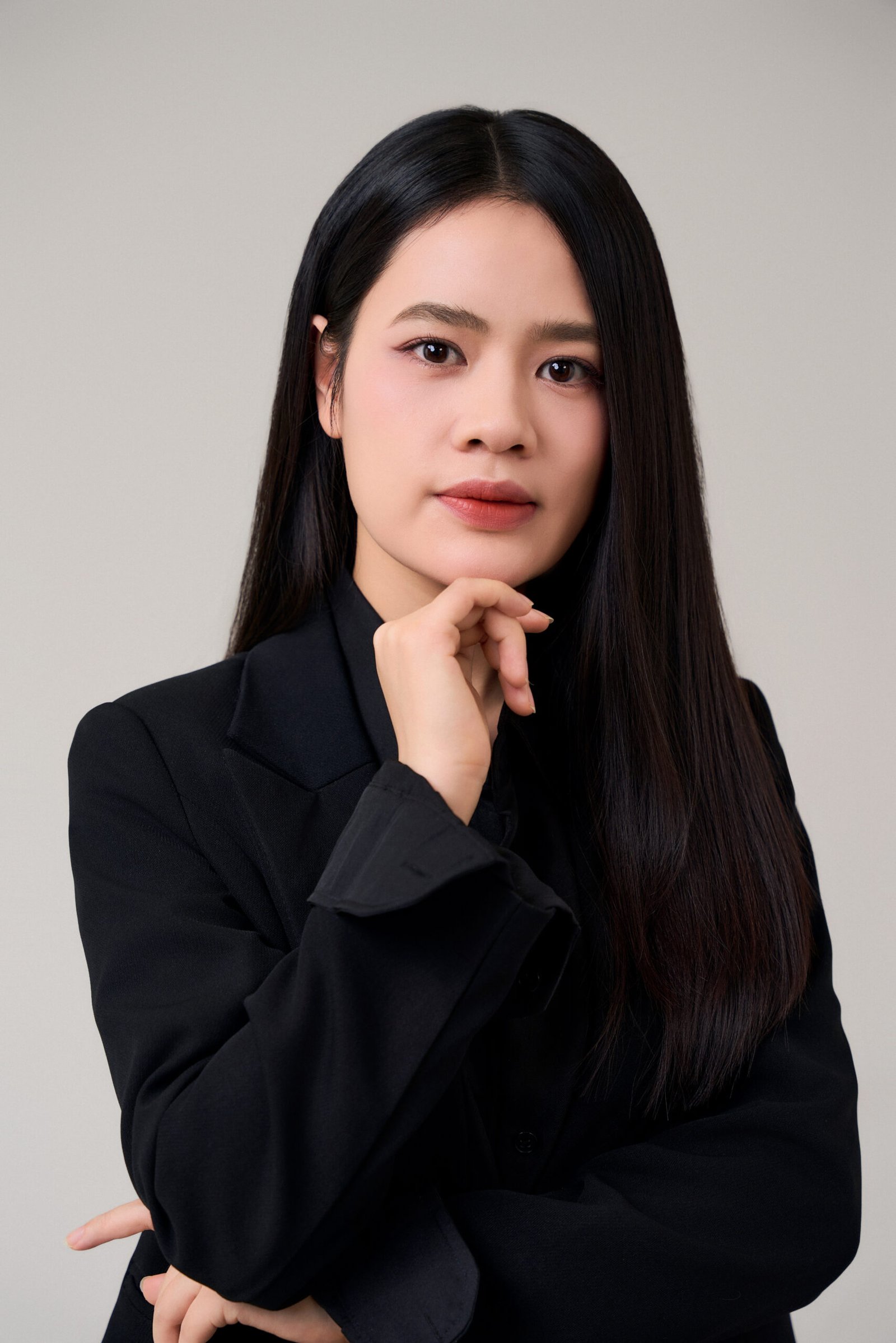 Profile Cao Cấp — 04 — ảnh 4 — Sang trọng, lãnh đạo, mạnh mẽ — Gạo Nâu Profile