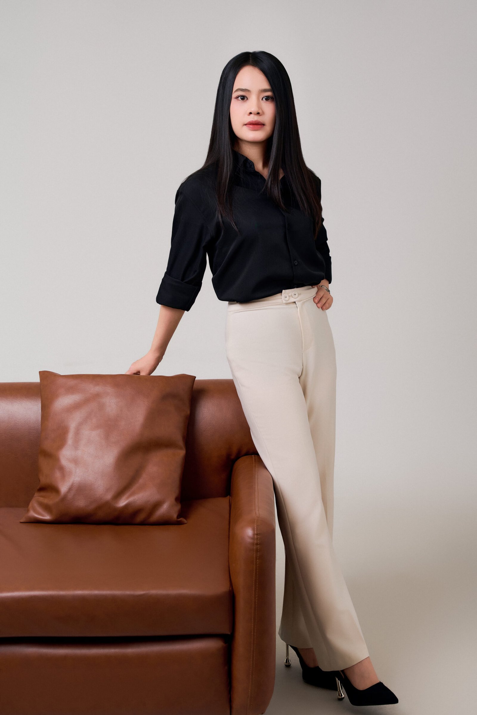 Profile Cao Cấp — 04 — ảnh 7 — Sang trọng, lãnh đạo, mạnh mẽ — Gạo Nâu Profile