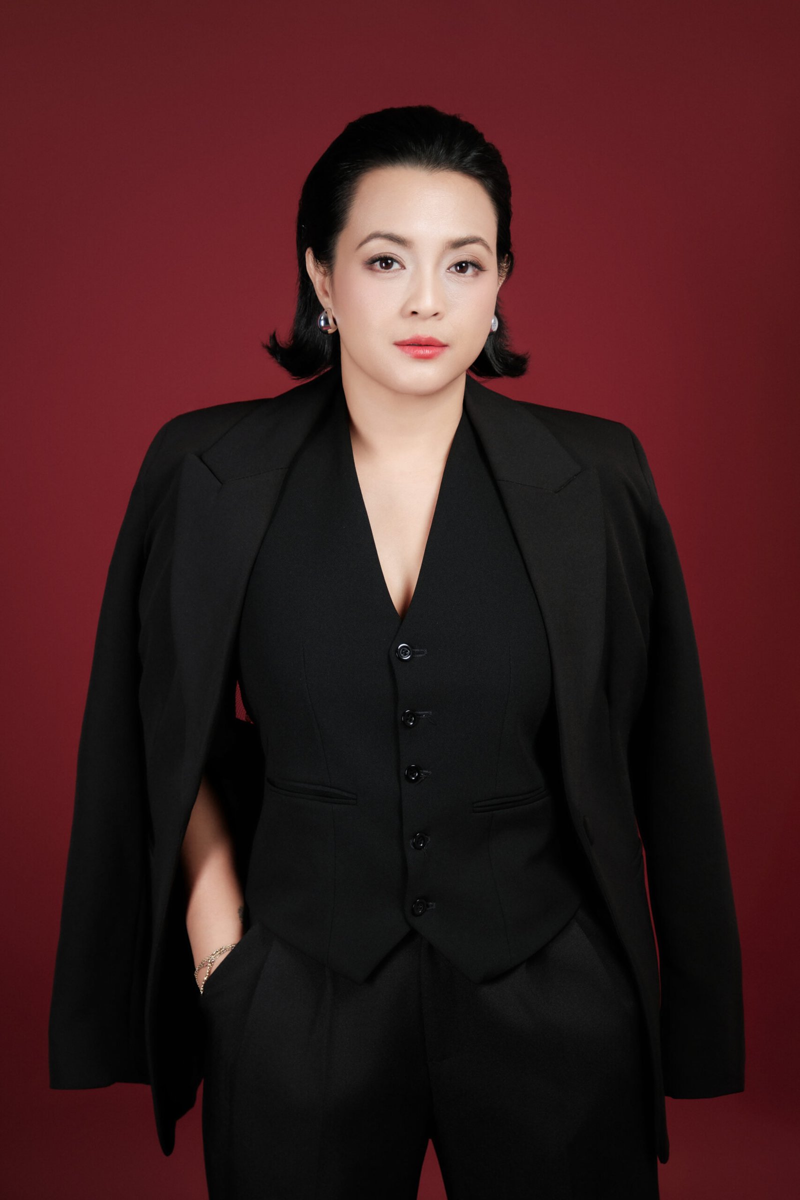 Phương án Hybrid — Best of both worlds — Chụp ảnh nhân viên tại văn phòng hay studio — Phương án nào tốt hơn?