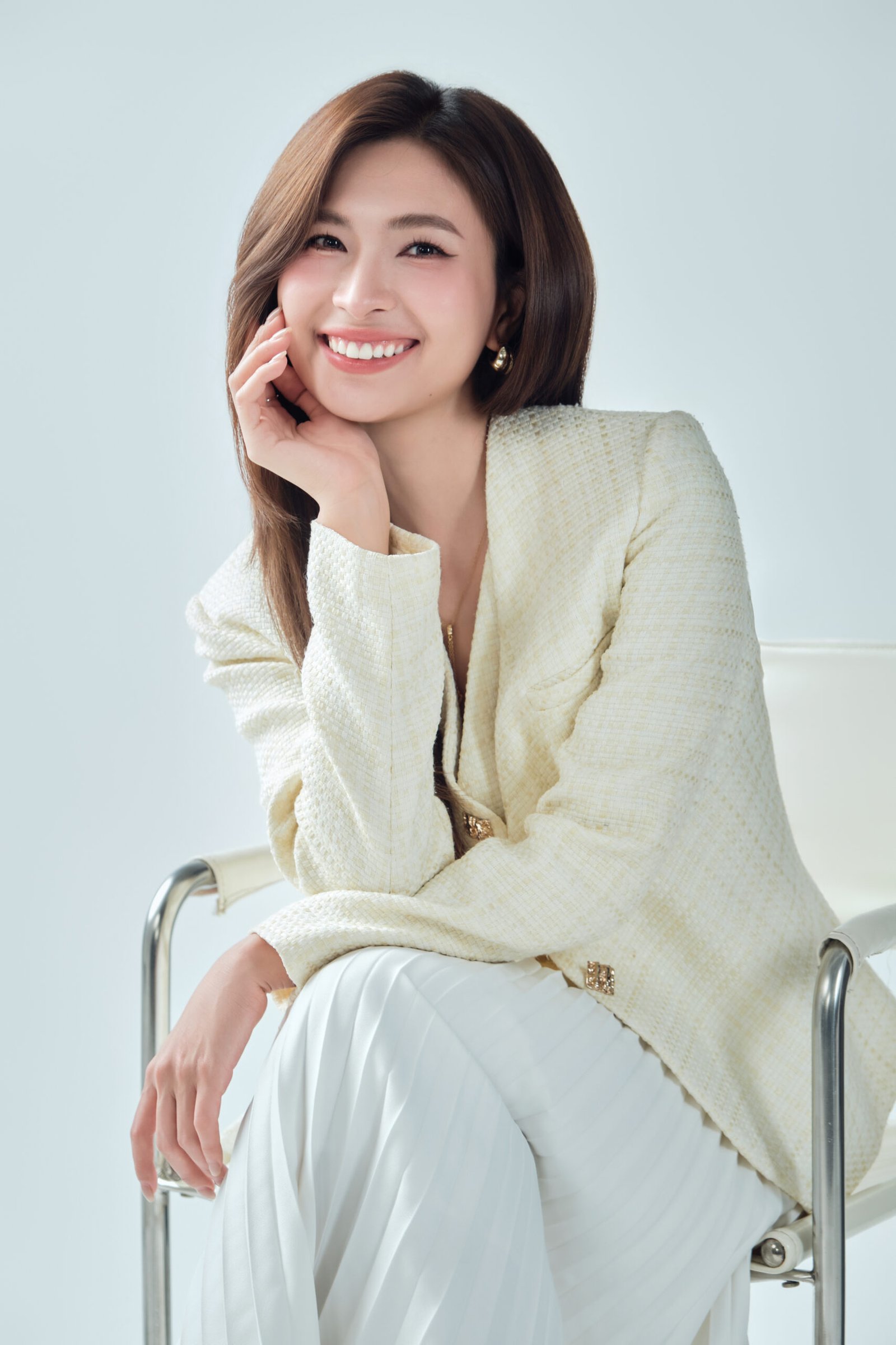 Profile Cao Cấp — 06 — Sang trọng, đẳng cấp, điềm tĩnh — Gạo Nâu Profile