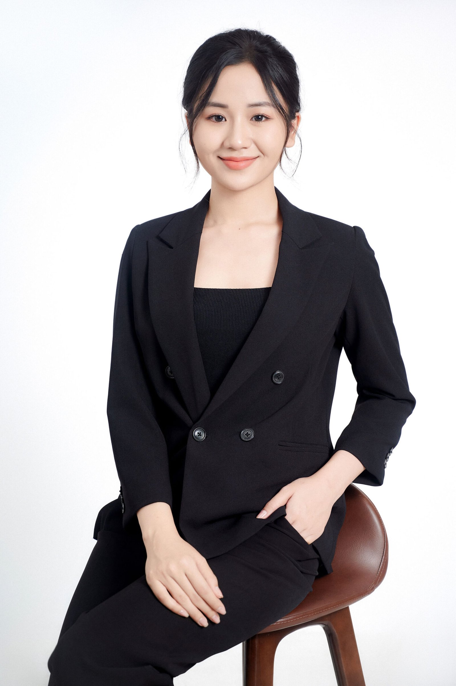 Profile Cơ Bản — 02 — Thanh lịch, tự tin, chuyên nghiệp — Gạo Nâu Profile