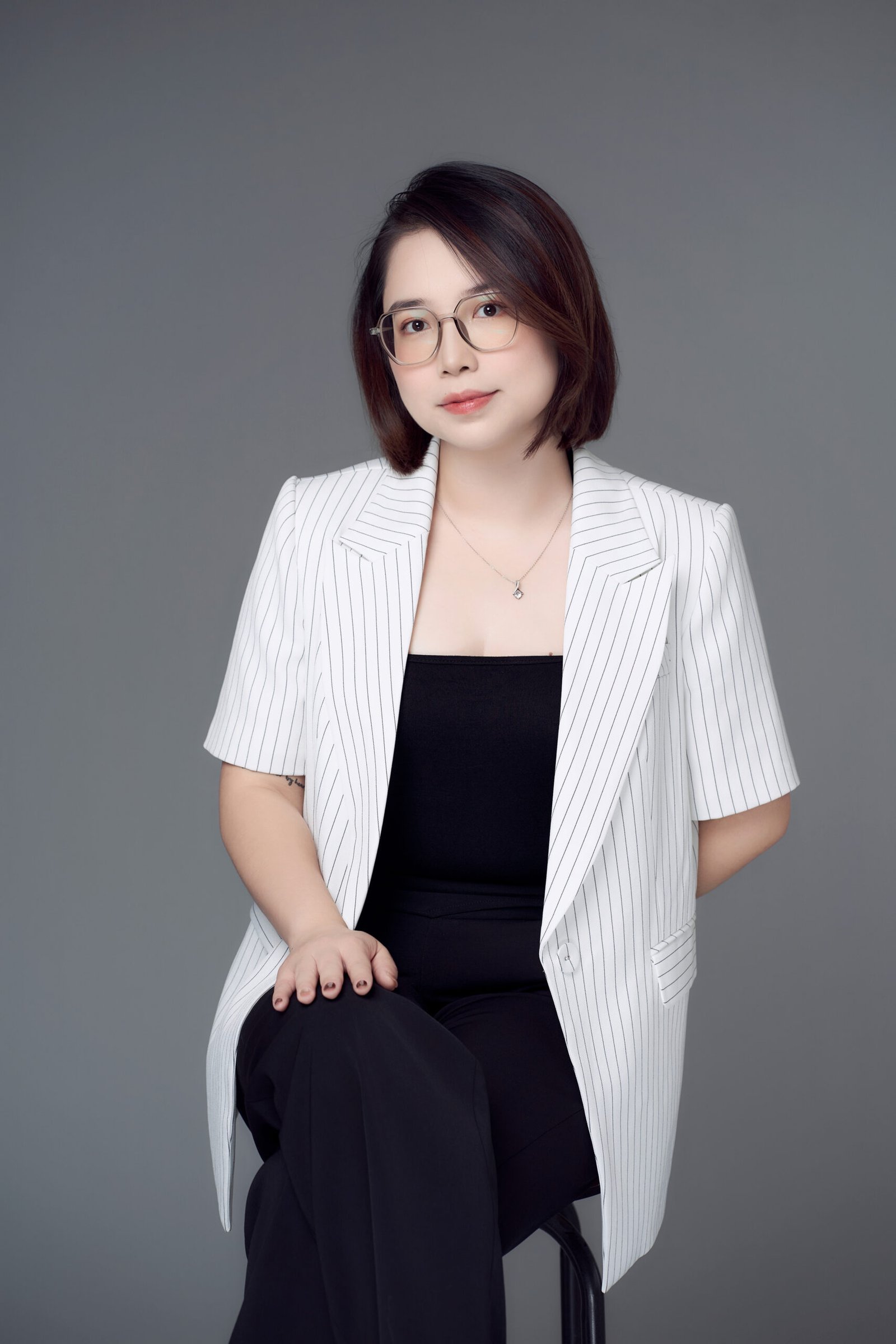 Ms Quyên — BluSaigon — ảnh 8 — Lãnh đạo, thanh lịch, đẳng cấp — Gạo Nâu Profile