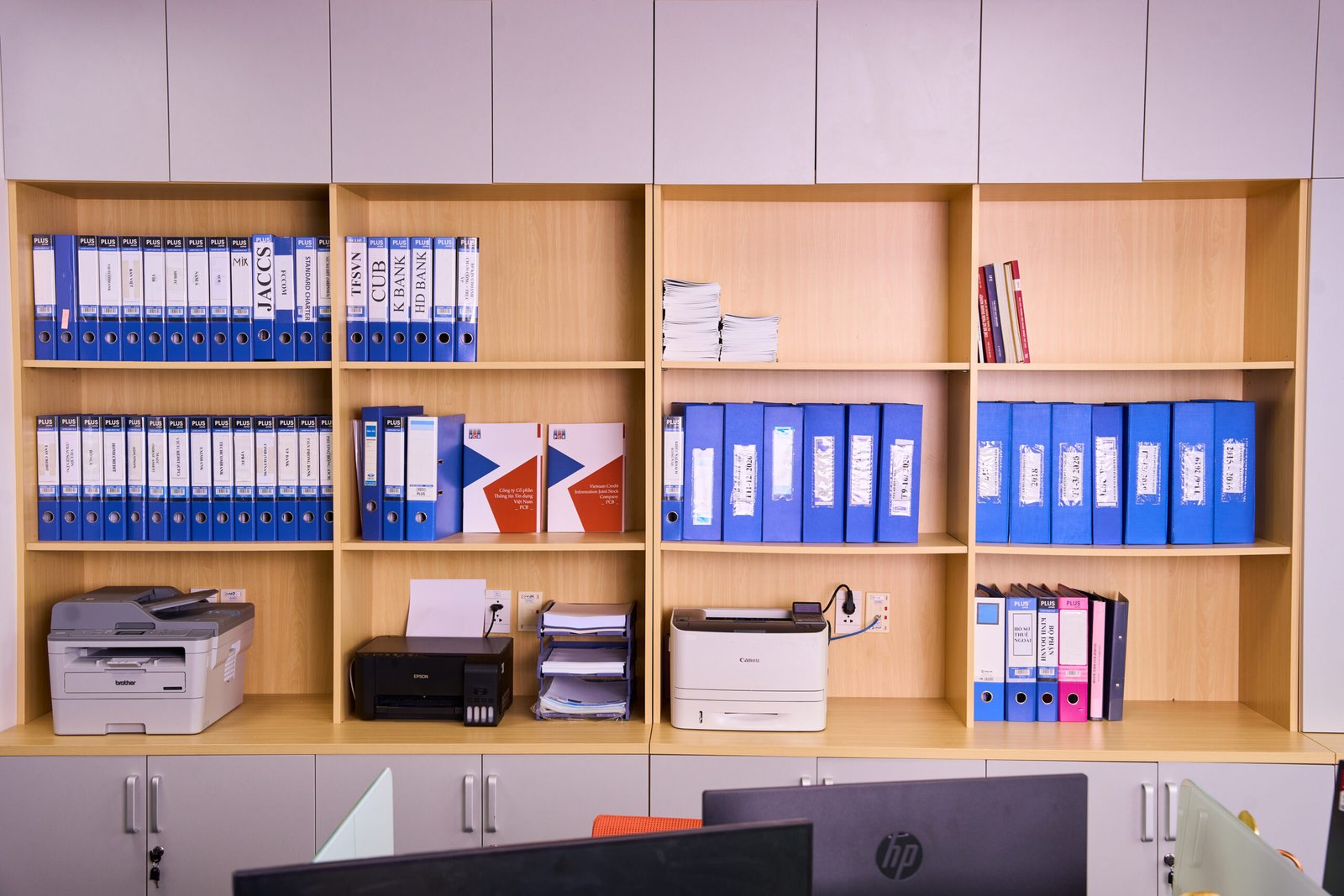 Văn Phòng Doanh Nghiệp — 01 — Hiện đại, mở, chuyên nghiệp — Gạo Nâu Profile