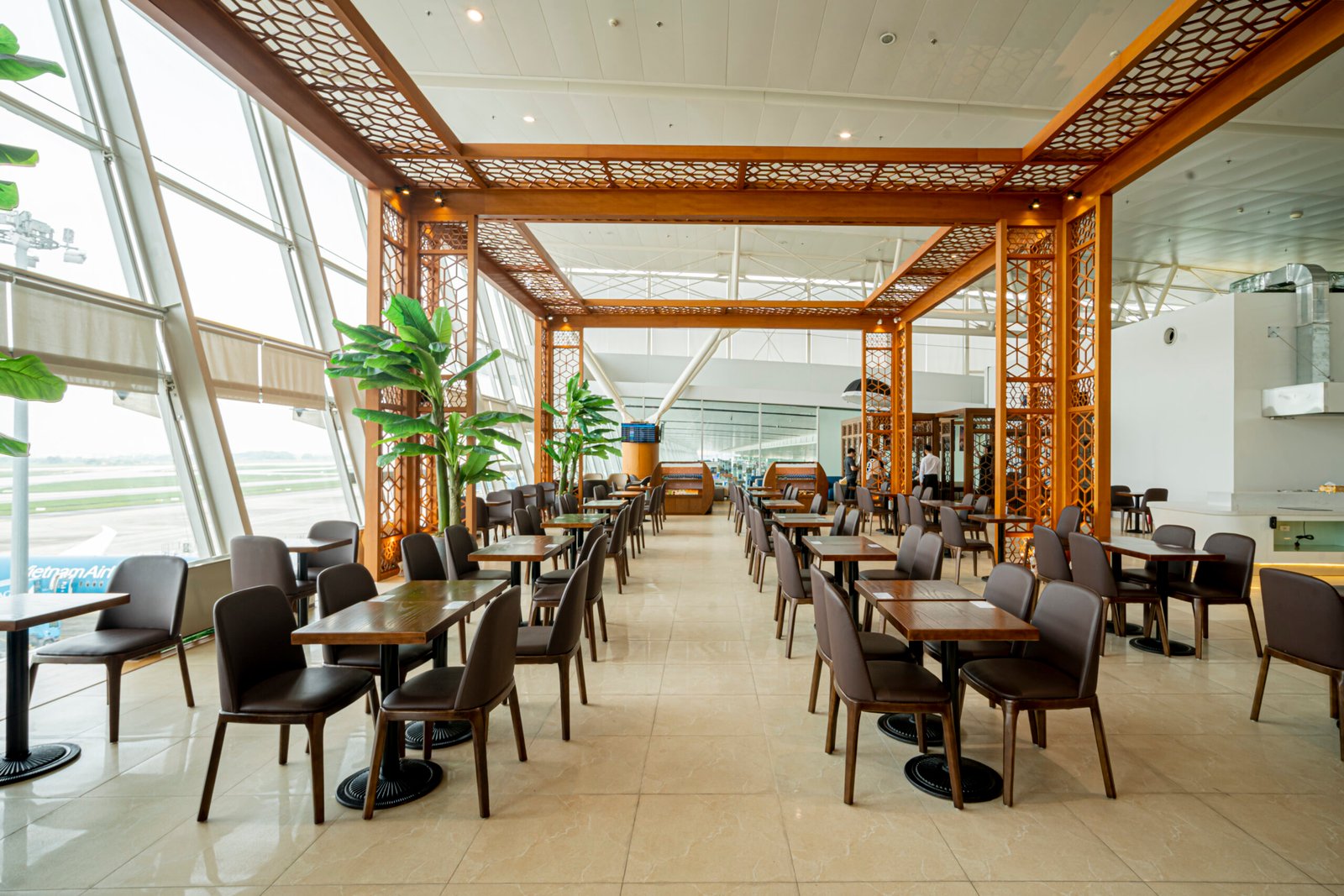 Vietnam Airlines — Case Study — ảnh 10 — Chuẩn mực, thanh lịch, hàng không — Gạo Nâu Profile