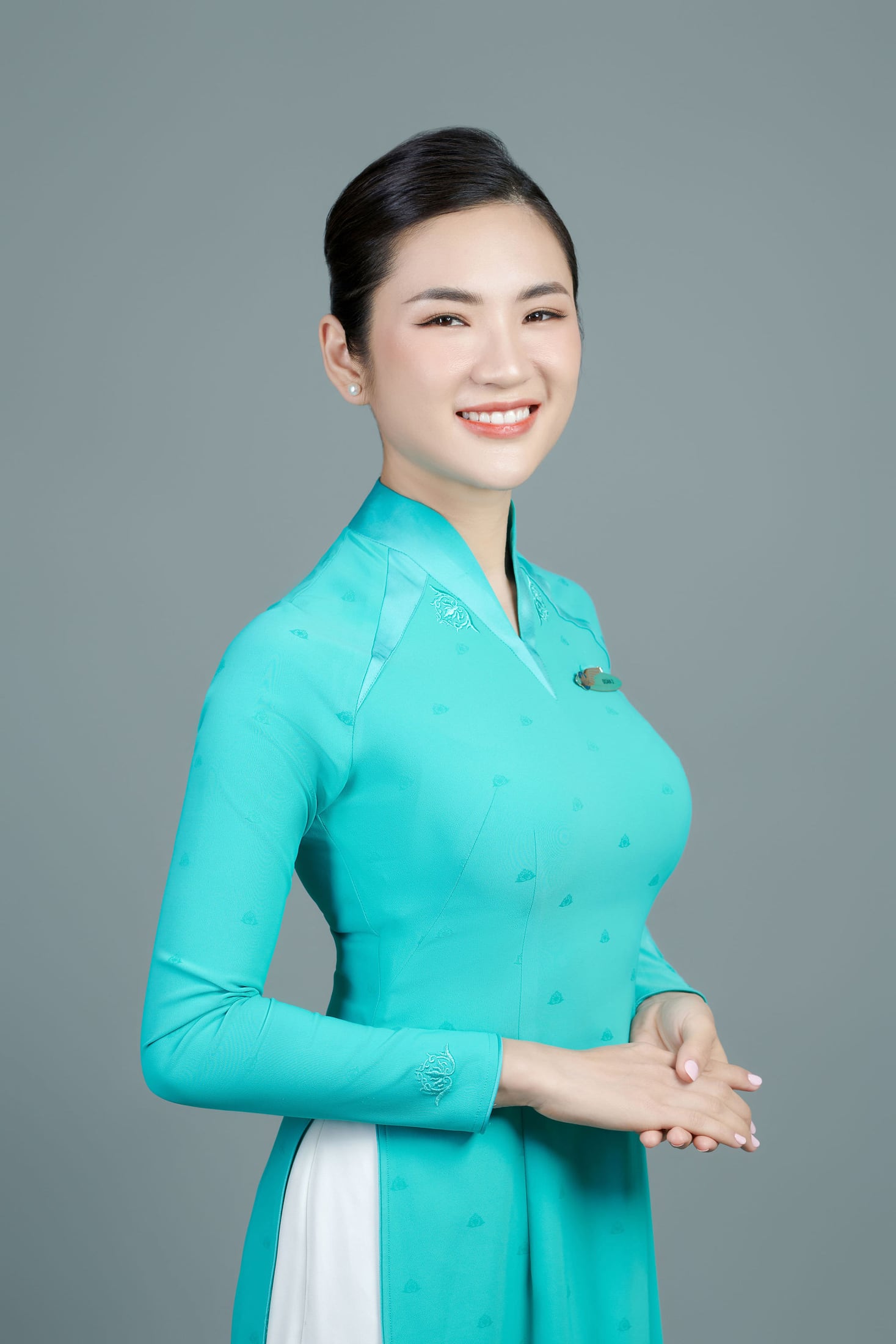 Ảnh mẫu 4 — Ảnh thẻ tiếp viên hàng không — Gạo Nâu Profile